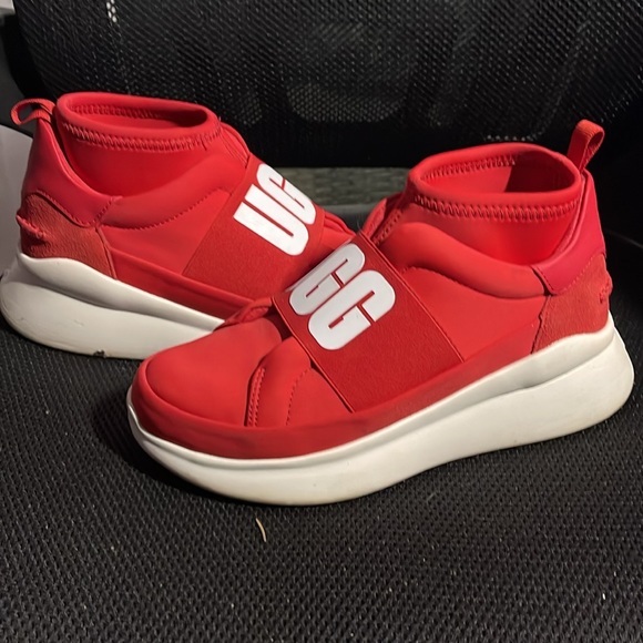 Ugg sneakers.  Size 5 - Picture 2 of 3